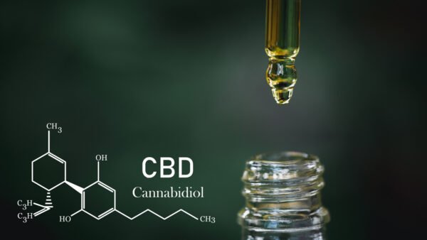 Hier ist die Formel von CBD zu sehen, mit einem Tropfer und dem Wort CBD- Cannabidiol. Eine aktuelle CBD Studie gibt Aufschlüsse.
