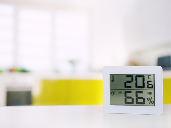 Hygrometer und Thermometer in einem Gerät.